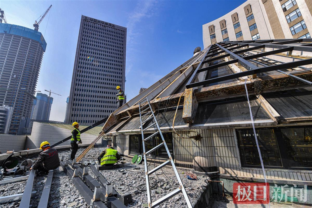 24米高空作業忙，武漢圖書館錐形玻璃頂即將煥新